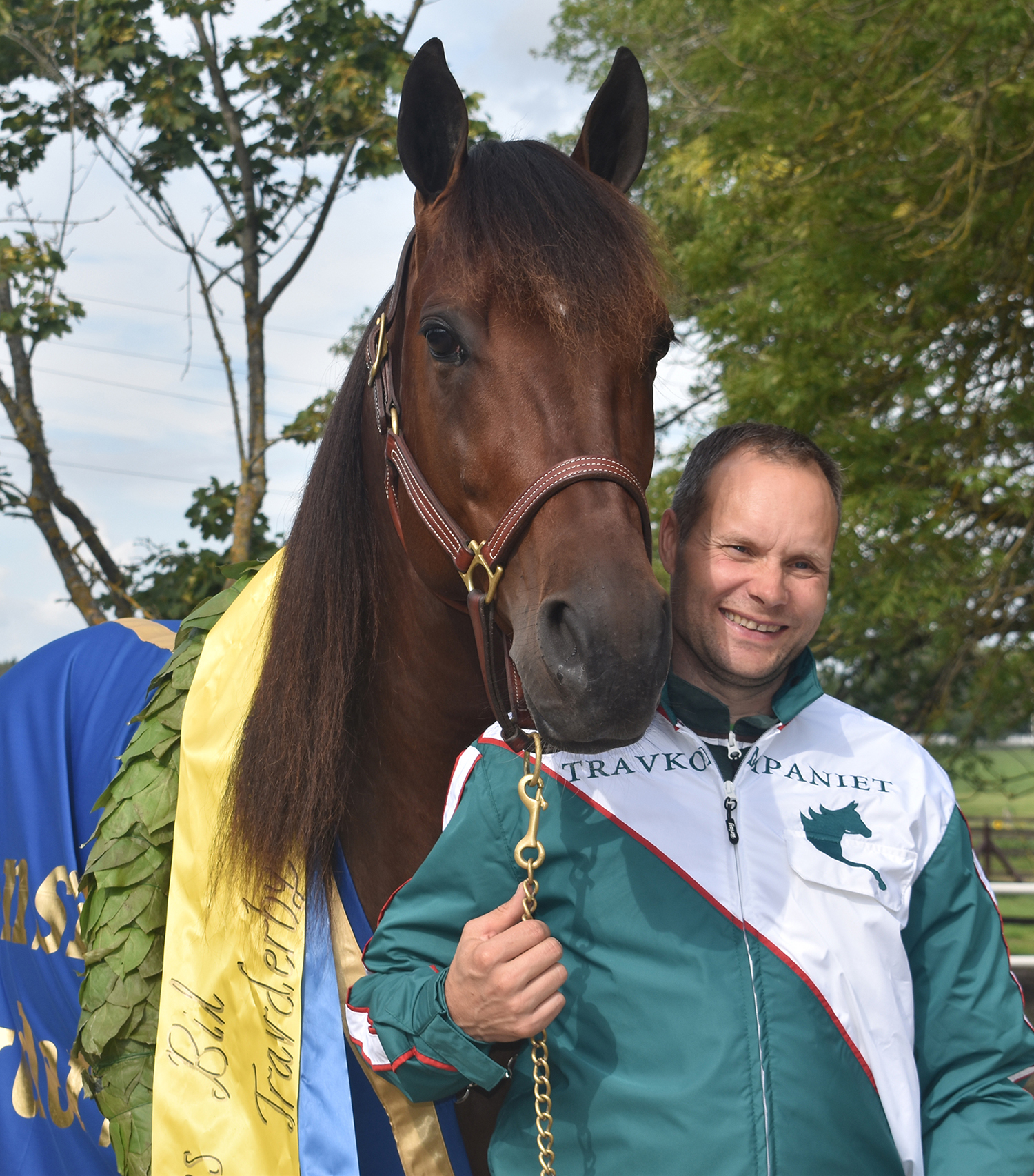 Pasi med Who's Who efter deras största seger tillsammans, Svenskt Travderby. Foto: A.Lindblom
